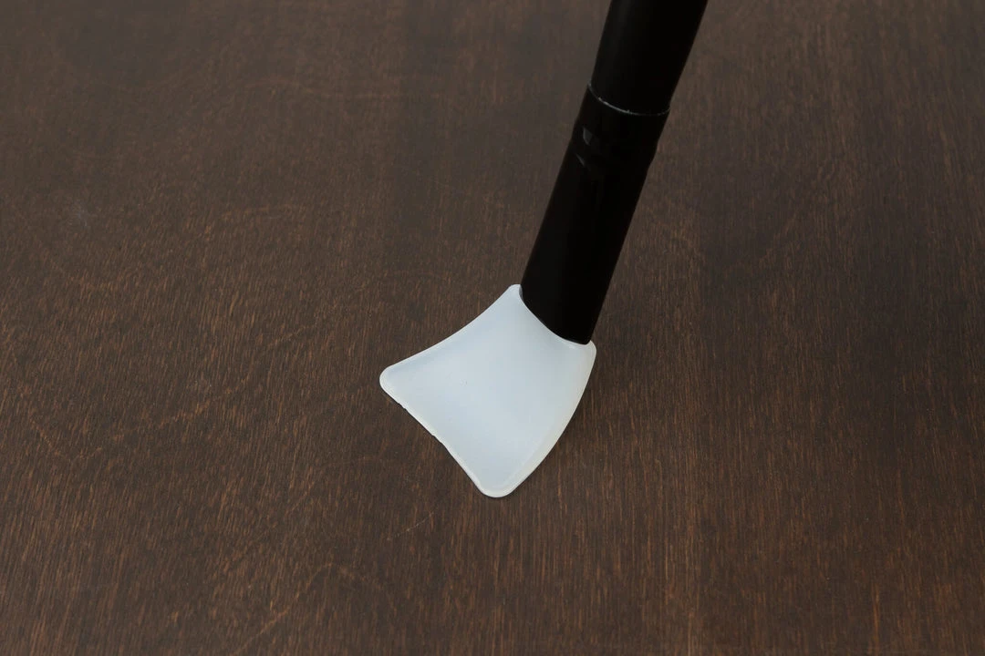 District Leather Supply Silicon Glue Applicator / Spreader / Spatula / Brush District Leather Supply Silicon Glue Applicator / Spreader / Spatula / Brush